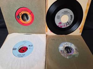 lot 353 image: Mixed Collection of 45 RPM Records and LP Albums