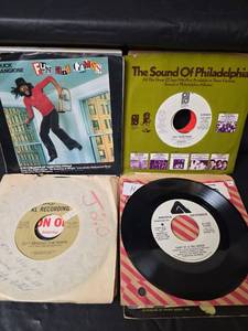 lot 356 image: Classic 45 RPM Singles and Extended Play Records Collection