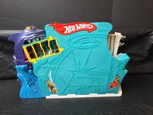 lot 373 image: Hot Wheels Shark Attack Playset Car Track