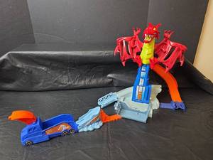 lot 375 image: Hot Wheels Dragon Blast Playset with Launcher Track