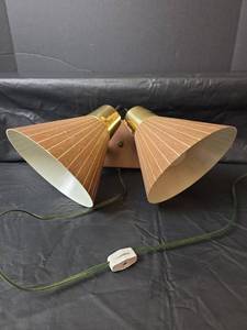 lot 390 image: Mid-Century Modern Double Cone Wall Sconce Light Fixture
