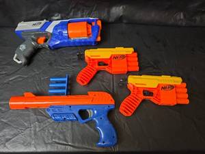 lot 402 image: Nerf Blaster Collection with Strongarm and Elite Blasters