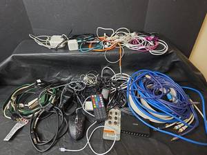 lot 445 image: Mixed Electronics Cable and Accessories