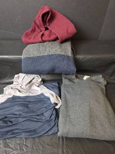 lot 463 image: Mixed Athletic Wear Clothing Bundle