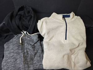lot 466 image: Mens Casual Sweatshirt Bundle - 2 Piece Mixed Hoodie and Pullover Lot