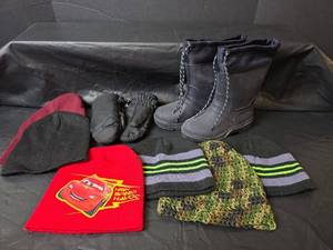 lot 473 image: Winter Clothing Bundle with Boots and Beanies for Boys
