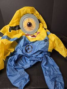 lot 474 image: Despicable Me Minion Young Adult Halloween Costume with Goggles