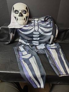lot 479 image: Fortnite Skull Trooper Skeleton Halloween Costume with Mask- Adult