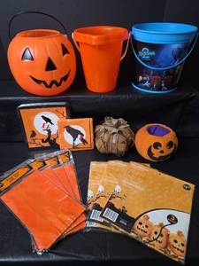 lot 486 image: Halloween Decor and Party Items