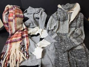 lot 492 image: Womens Knit Sweater and Cardigan with Scarf