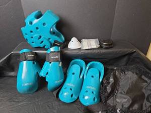lot 494 image: Century Martial Arts Sparring Gear Set with Carrying Bag