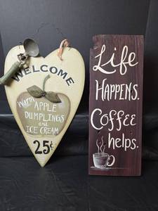 lot 498 image: 2 ct Decorative Wooden Signs