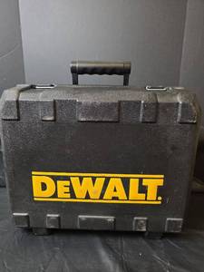 lot 528 image: DeWalt DW359 7-14 Inch Circular Saw with Case