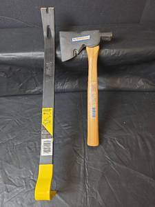 lot 529 image: Stanley Wonder Bar Pry Bar and Hatchet Tool Set