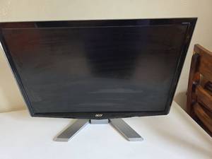 lot 533 image: Acer P221W 22-Inch Widescreen LCD Monitor