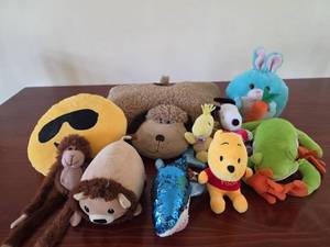 lot 547 image: Mixed Stuffed Animal Plush Toys