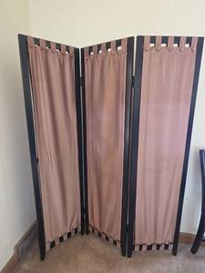 lot 550 image: 3-Panel Room Divider with Fabric Panels