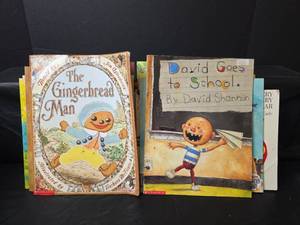 lot 558 image: Childrens Books - Classic and Popular Titles