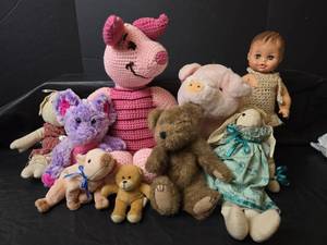 lot 568 image: Mixed Stuffed Animal and Doll Collection with Boyds Bear and Crochet Piglet