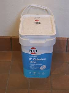 lot 583 image: HTH Pool Care 3-Inch Chlorine Tabs 40 lb Bucket (NewUnopened)