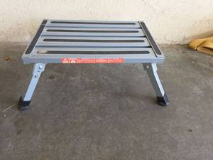 lot 601 image: Folding Aluminum Safety Step Stool 440 lbs Capacity