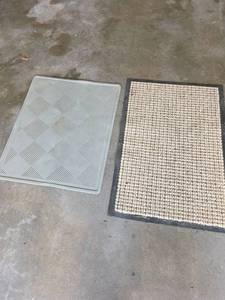 lot 606 image: Rubber Tray Mat and Berber Carpet Mat