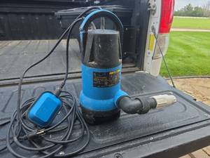 lot 73 image: Pacific Hydrostar 1.2 HP Dirty Water Submersible Pump