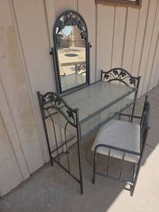 lot 81 image: Vanity Set with Mirror and Stool