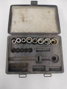 lot 52930 image: set housed in a black plastic case