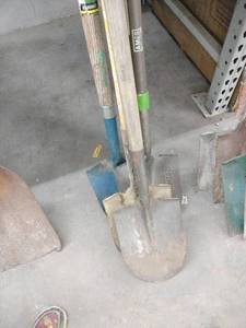 lot 59738 image: Lot of 4 Spade Shovels