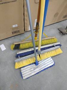 lot 59741 image: Set of 4 Push BroomMops
