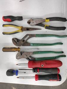 lot 59746 image: Lot of Miscellaneous Hand Tools