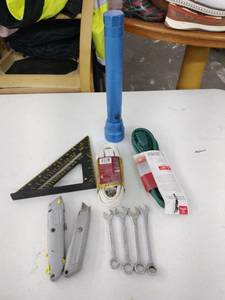 lot 59757 image: Lot of Miscellaneous Garage Items