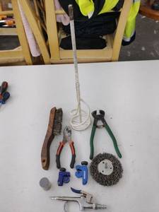 lot 59824 image: Lot of Miscellaneous Garage Items
