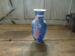 lot 1604 image: Blue Asian Themed Vase