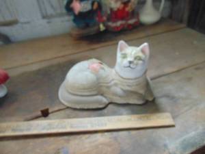 lot 1609 image: Large Chalkware Cat