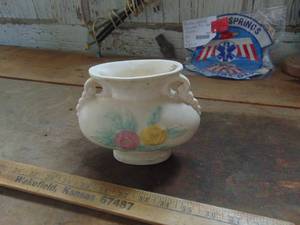 lot 1613 image: Small Hull Pottery