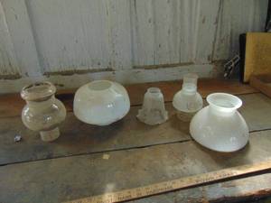 lot 1627 image: Selection of Light Globes