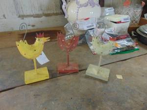 lot 1639 image: 3 Chicken Themed Recipe Holders