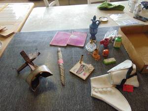 lot 1652 image: Selection of Decor - Stereo Card Reader - Pen Holders and More