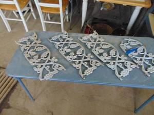 lot 1669 image: Cast Aluminum Decor Pieces - Screen Door or 