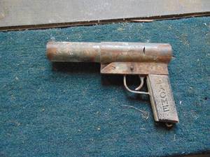 lot 1673 image: Acme Flare Gun - Rough Shape