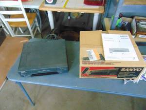 lot 1680 image: Sanyo VHS Tape Player
