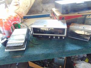 lot 1686 image: Vintage Radios - 1 zenith 1 panasonic tape playerrecorder