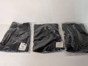 lot 37 image: Epic Sports Youth Large Black Long Sleeve Performance Shirts