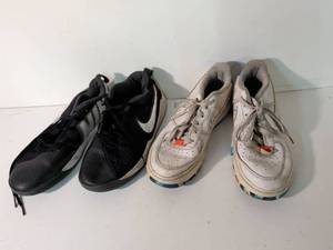 lot 137 image: Nike Athletic Sneakers Bundle - 2 Pairs Mixed Colors