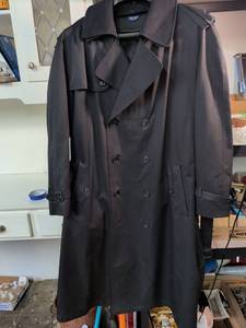 lot 164 image: Stafford Mens Black Double-Breasted Trench Coat Size 50