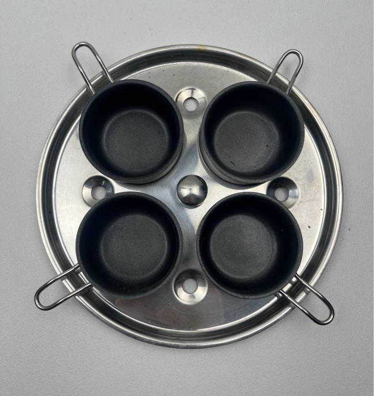 lot 221 image: Stainless Steel Egg Poaching Pan with 4 Non-Stick Cups