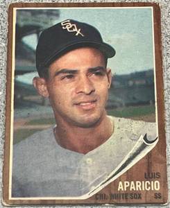 lot 117 image: 1962 Topps Baseball Card #325 - Luis Aparicio Chicago White Sox