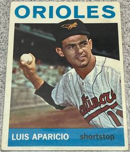 lot 152 image: 1964 Topps Baseball Card #540 - Luis Aparicio